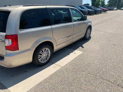 2015 Chrysler Town & Country Touring-L