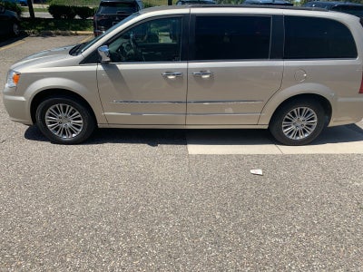 2015 Chrysler Town & Country Touring-L