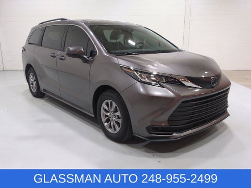 2022 Toyota Sienna LE 8 Passenger