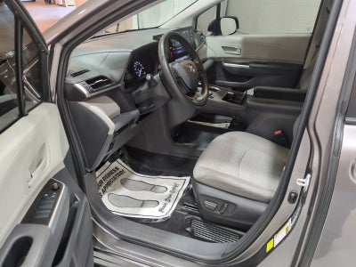 2022 Toyota Sienna LE 8 Passenger