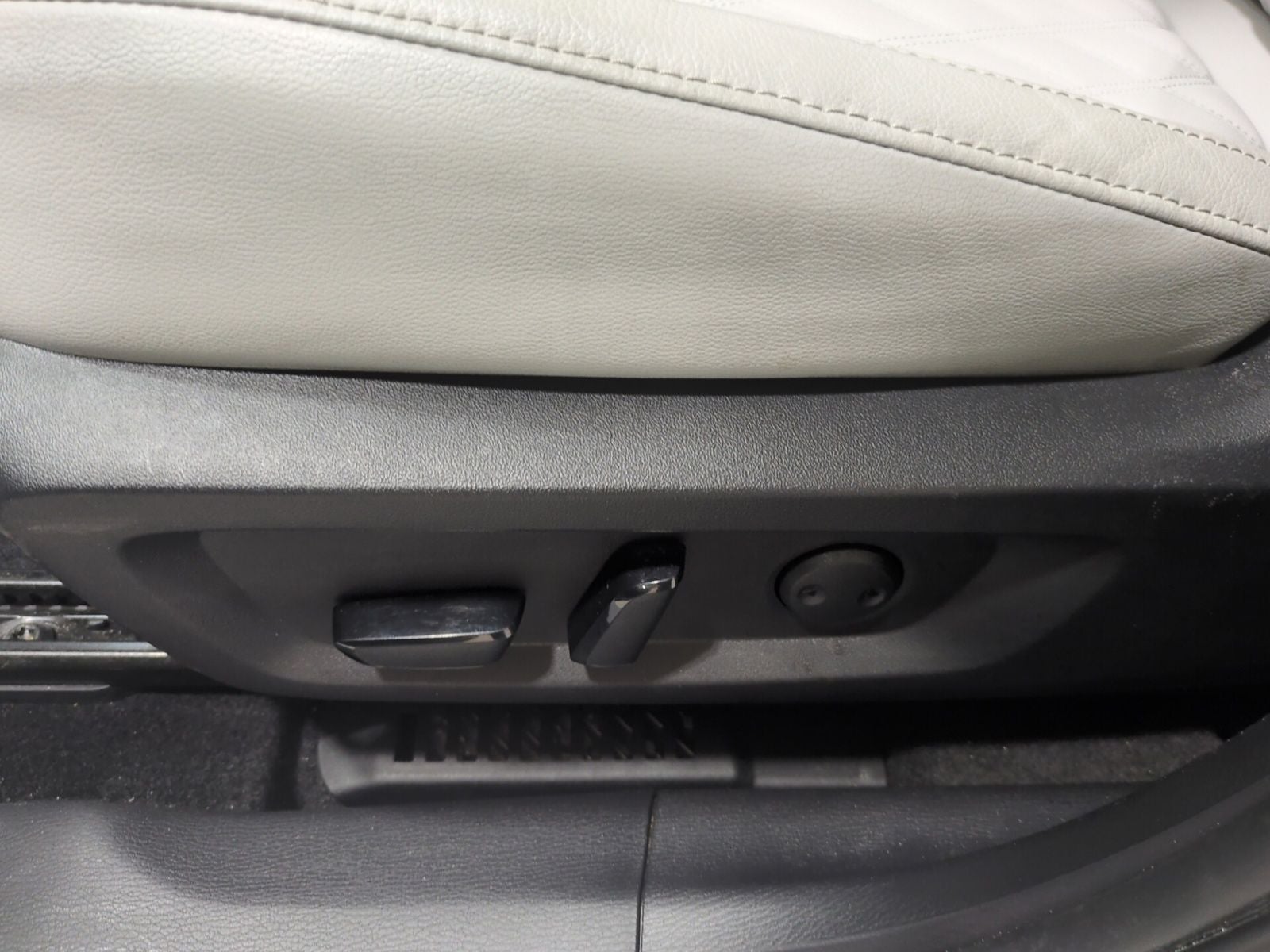 2023 Mitsubishi Outlander PHEV SEL