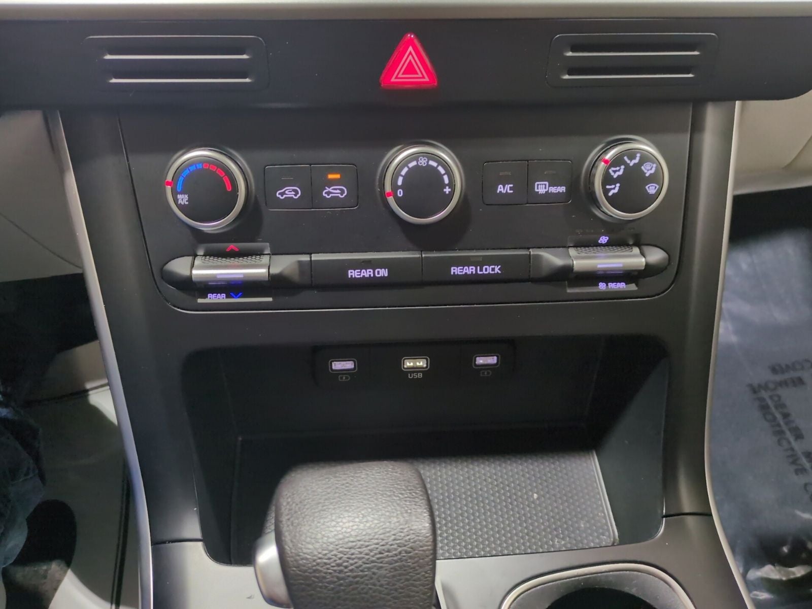 2024 Kia Carnival LX