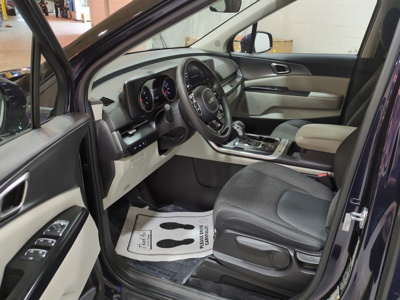 2024 Kia Carnival LX