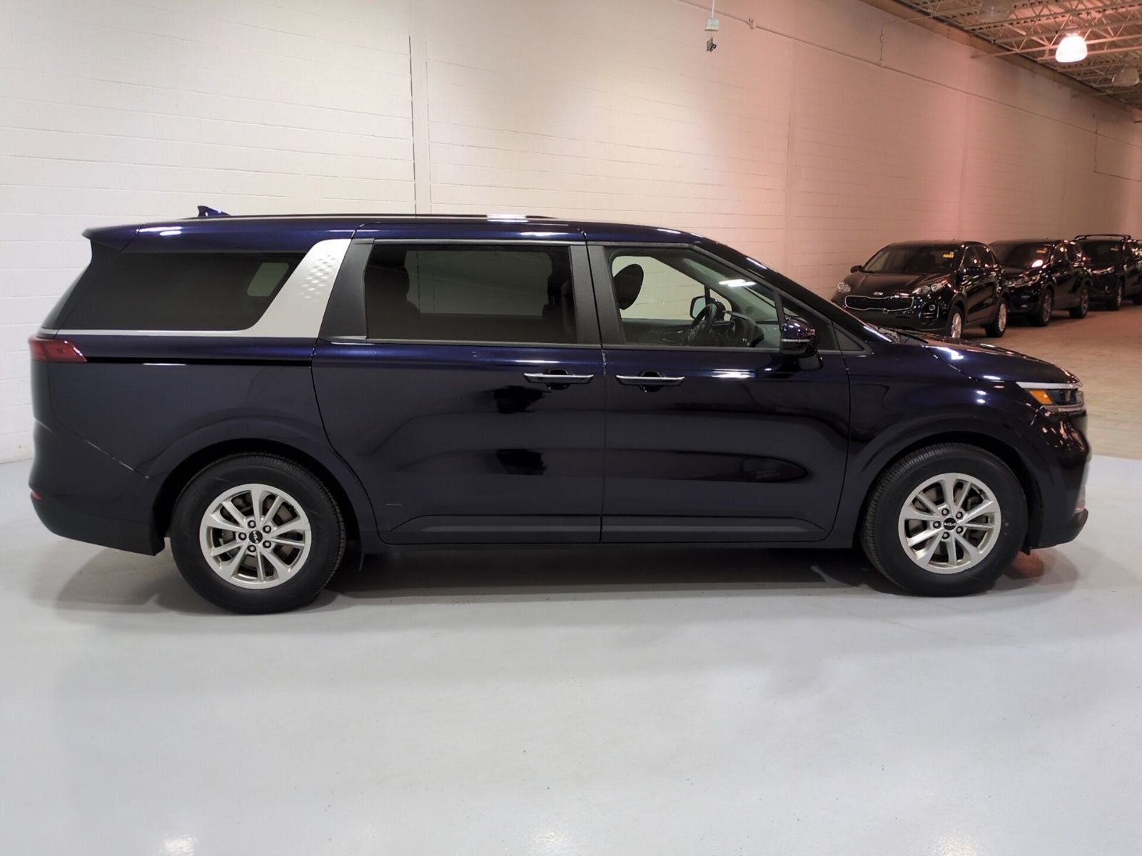 2024 Kia Carnival LX