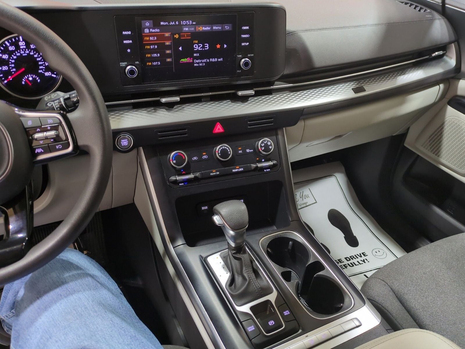 2024 Kia Carnival LX