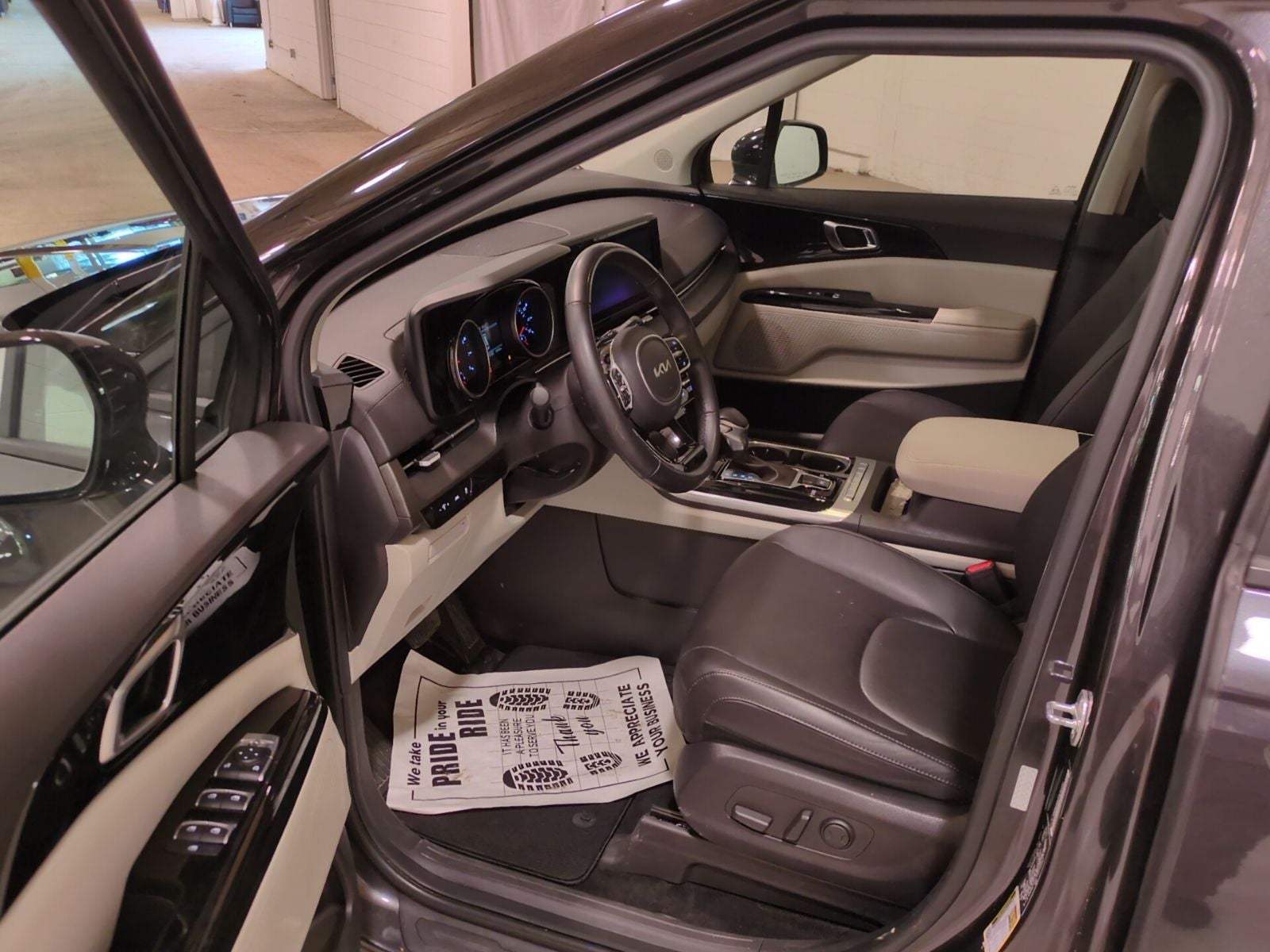 2023 Kia Carnival EX