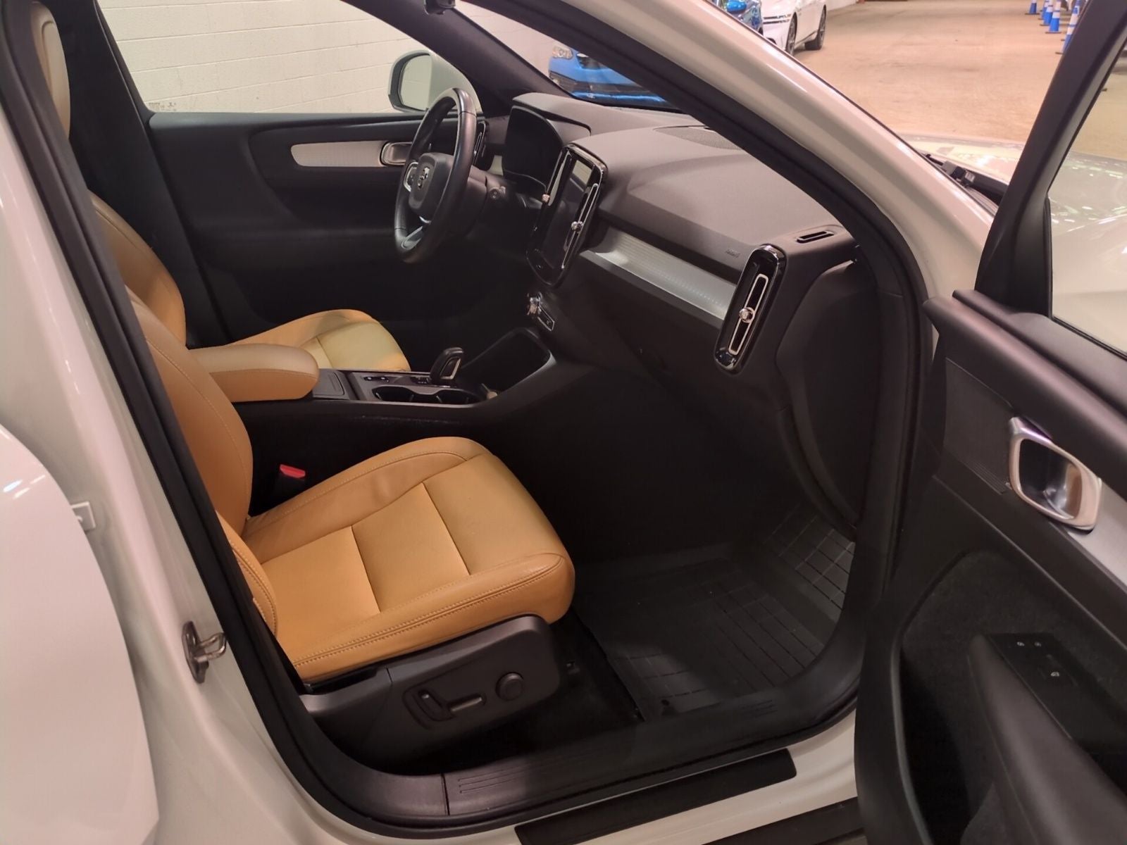 2019 Volvo XC40 Momentum