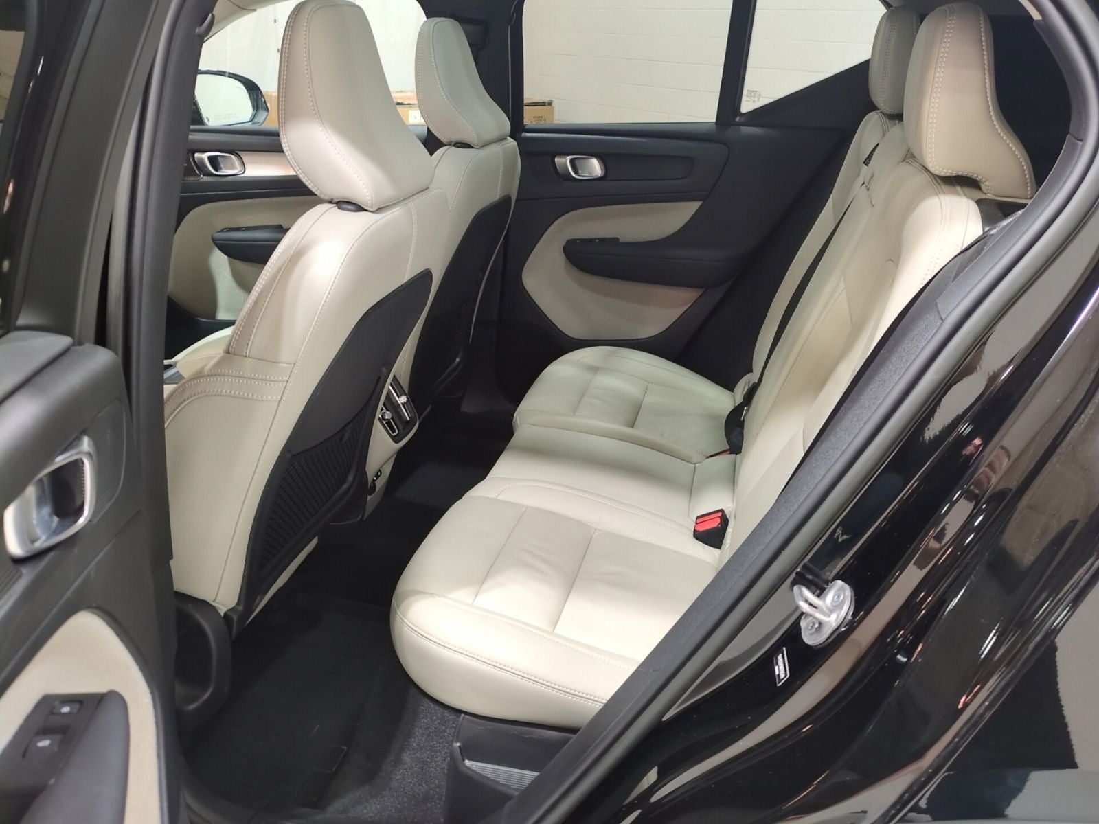 2022 Volvo XC40 Momentum