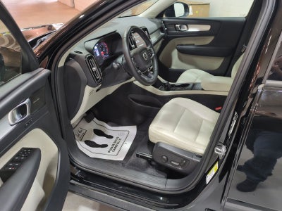 2022 Volvo XC40 Momentum