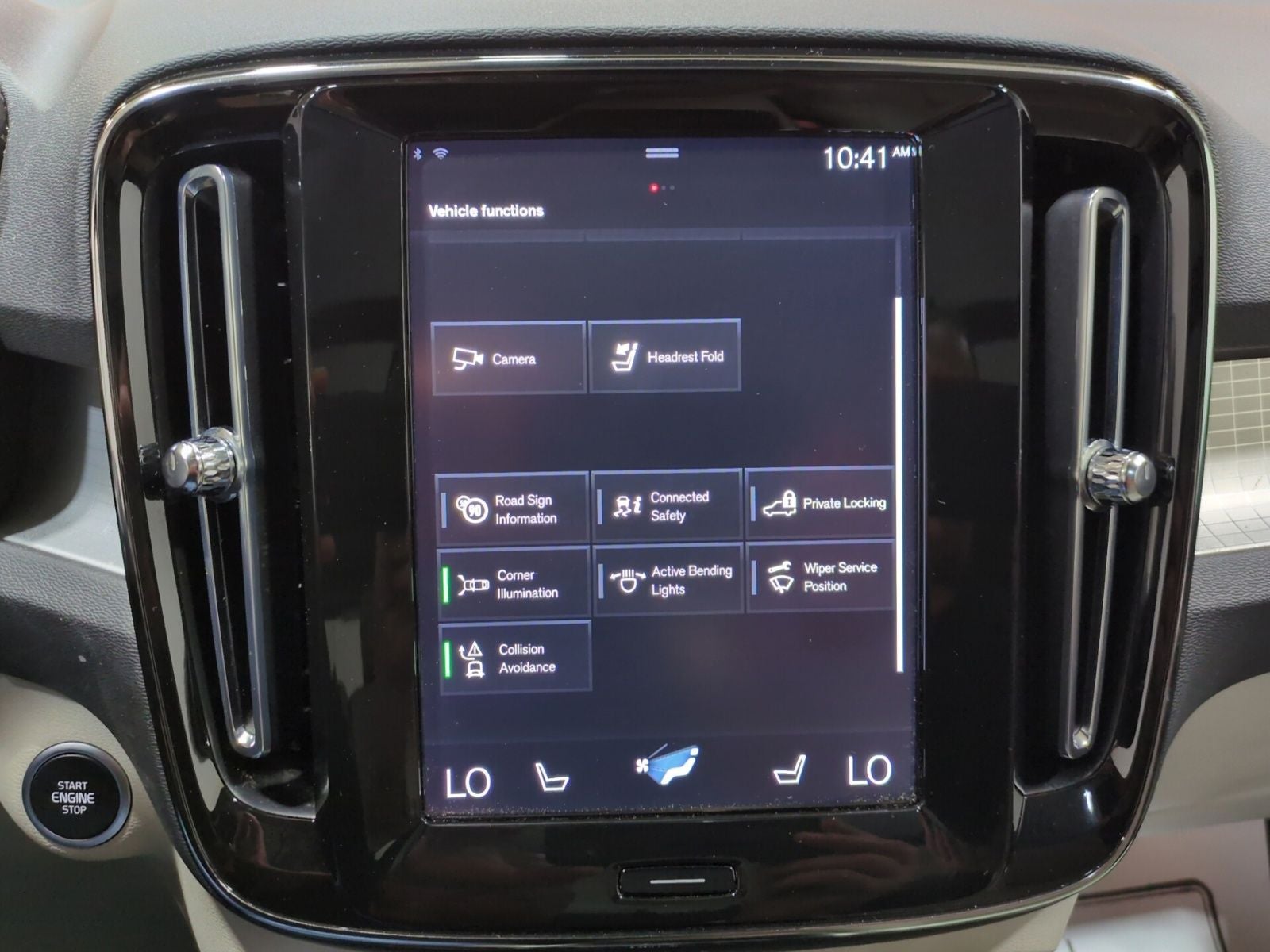 2022 Volvo XC40 Momentum
